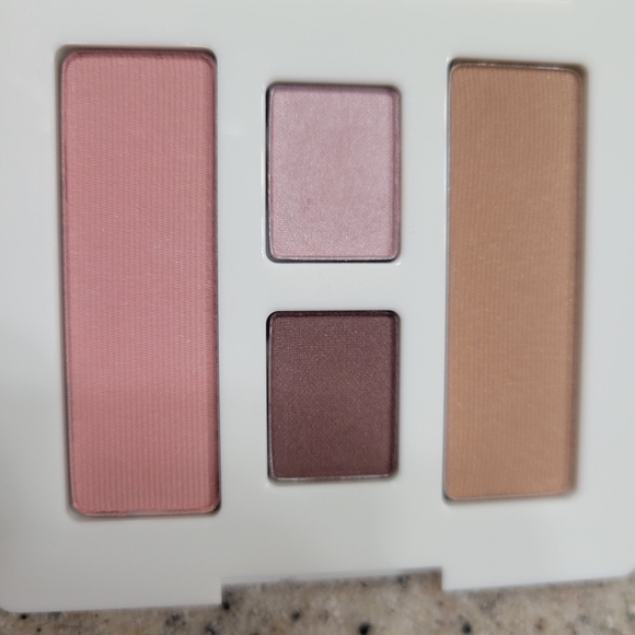 Clinique Blush bronzer and eye shadow duo pallet New - Picture 2 of 4